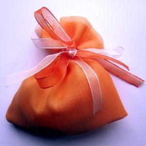 SACCHETTO ORANGE con 5 confetti alla mandorla